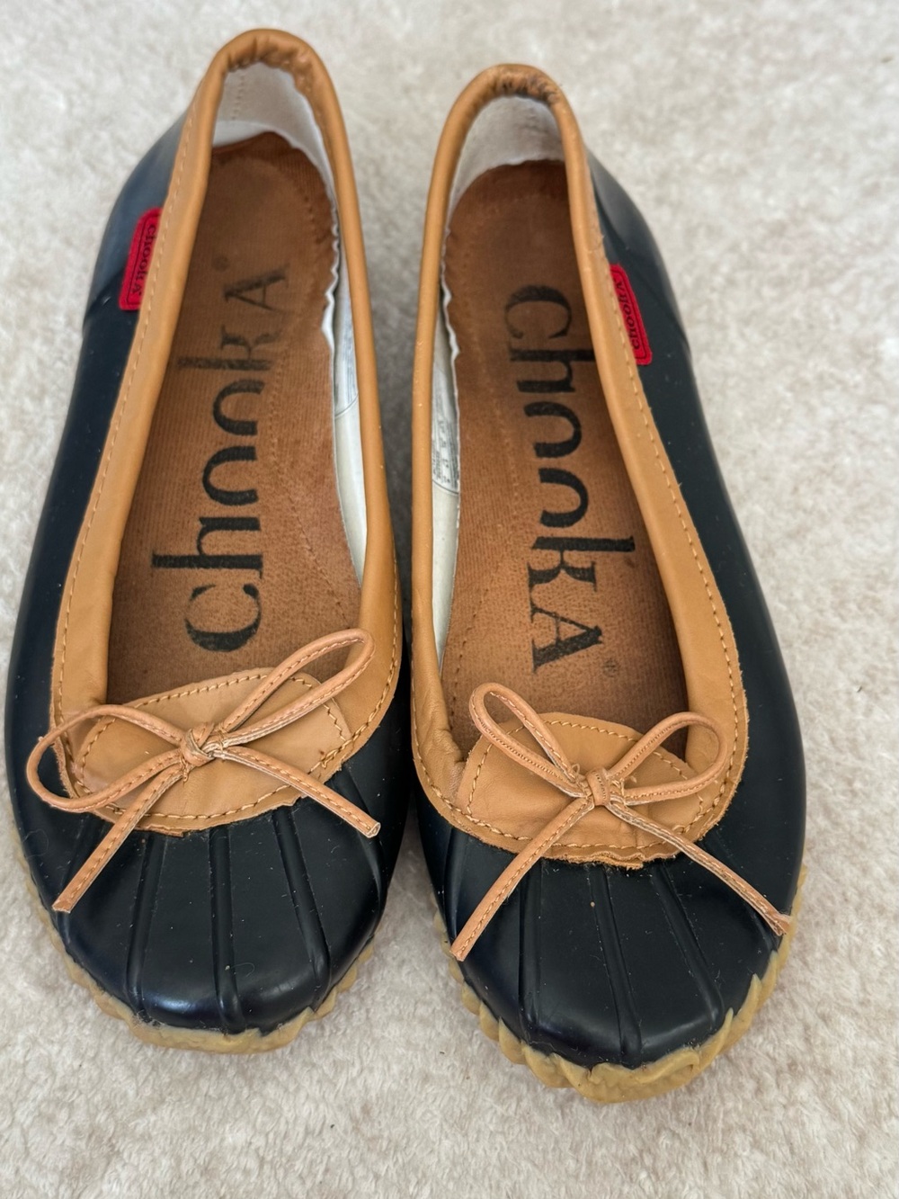 chooka Black and Tan Bow-Trim Ballet Flats